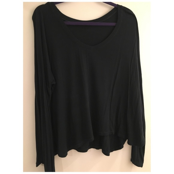 Long sleeve super comfy and flowy top