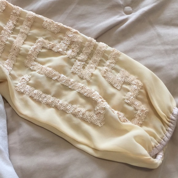 Cute blouse - Picture 2 of 4