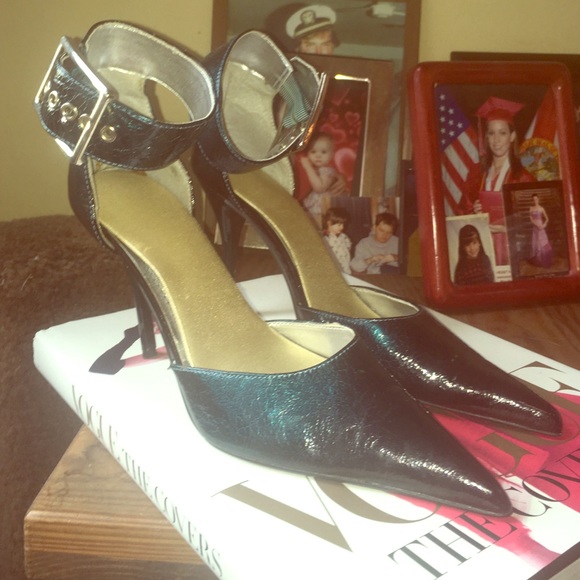 Dollhouse teal and black ombré pointed high heels