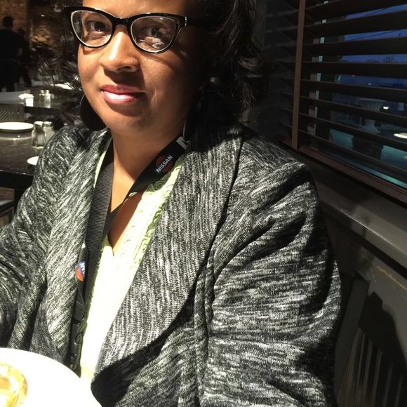 Meet your Posher, Synthia - Picture 1 of 1
