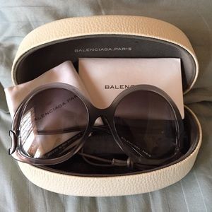 Balenciaga sunglasses❤️