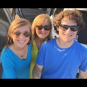 Meet your Posher, Lori