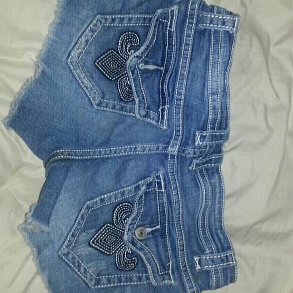 Shorts - Picture 2 of 3