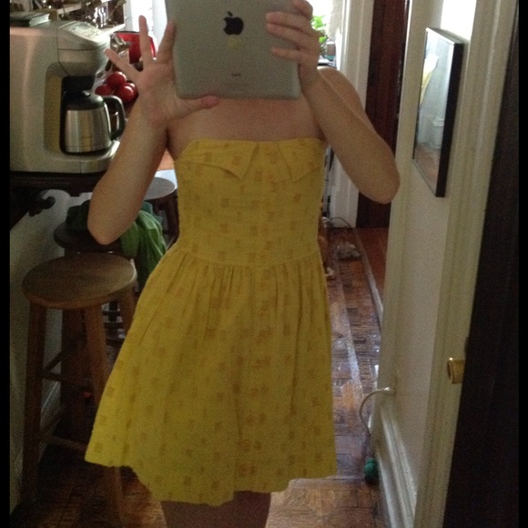 Yellow strapless mini dress by Tulle. - Picture 2 of 3