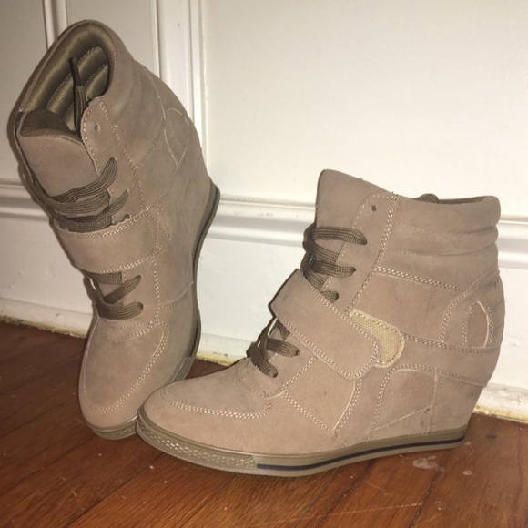 Taupe Bucco Capensis Wedge Heel Sneakers Size 7.5