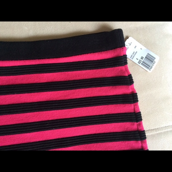 Sz small NWT skirt - Picture 2 of 2