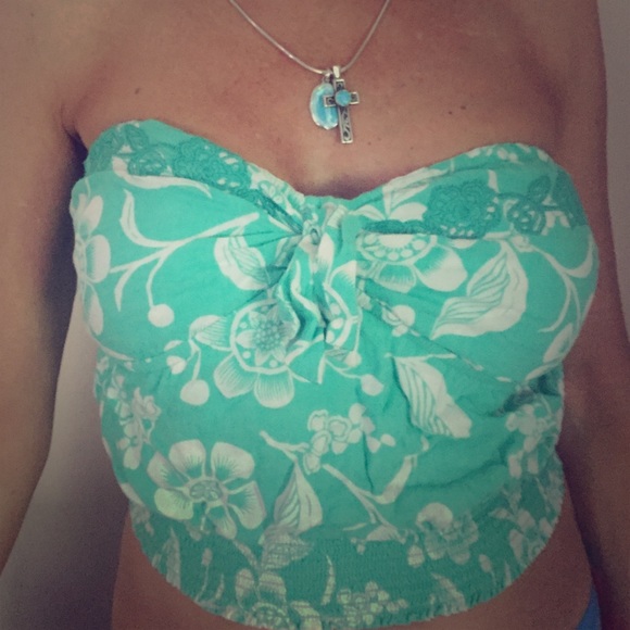 Hollister Green and White Floral Crop Top