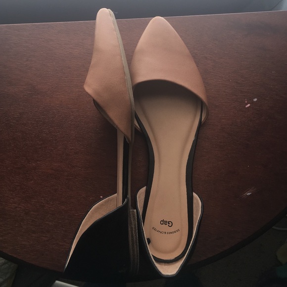 GAP tan and black flats!!