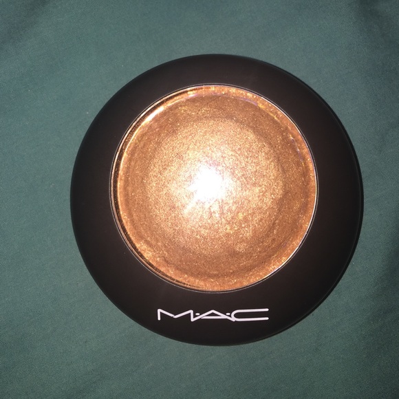 Mac gold deposit