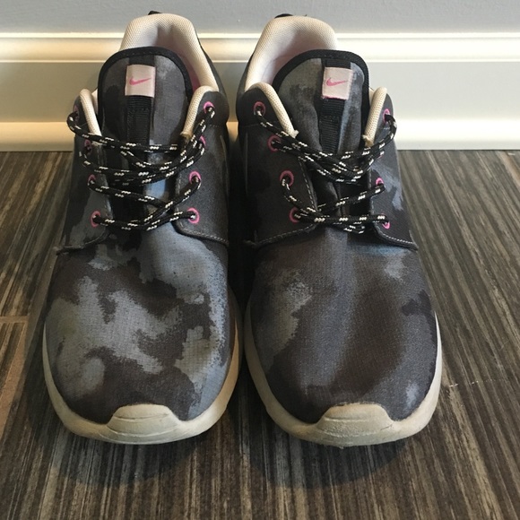Camouflage Nike Roshes