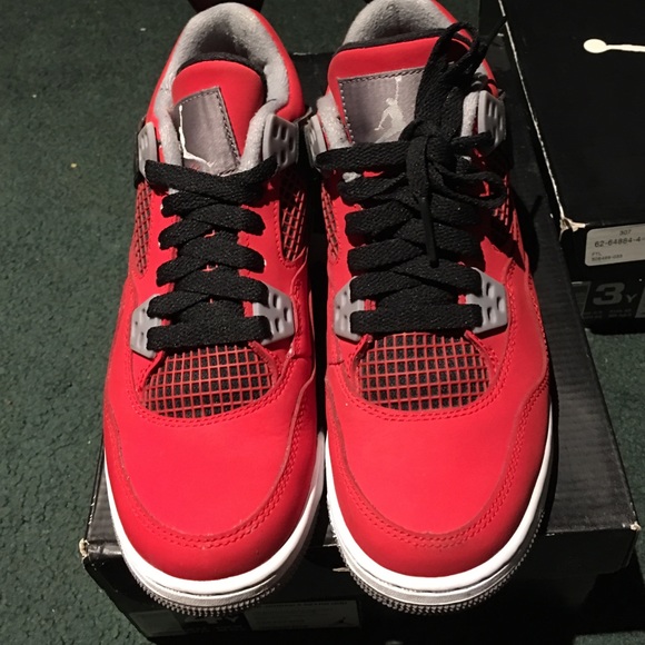 Jordan retro 4 - toros - Picture 2 of 4