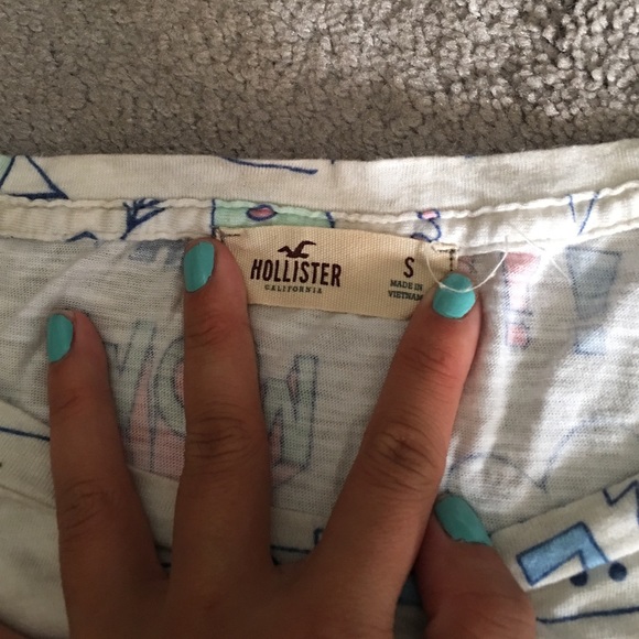 Graphic hollister crop top - limited addition - Picture 2 of 2