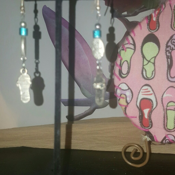 Handcrafted drop earrings - Picture 3 of 3