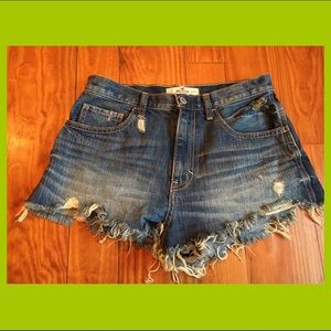 High- Waisted Hollister shorts