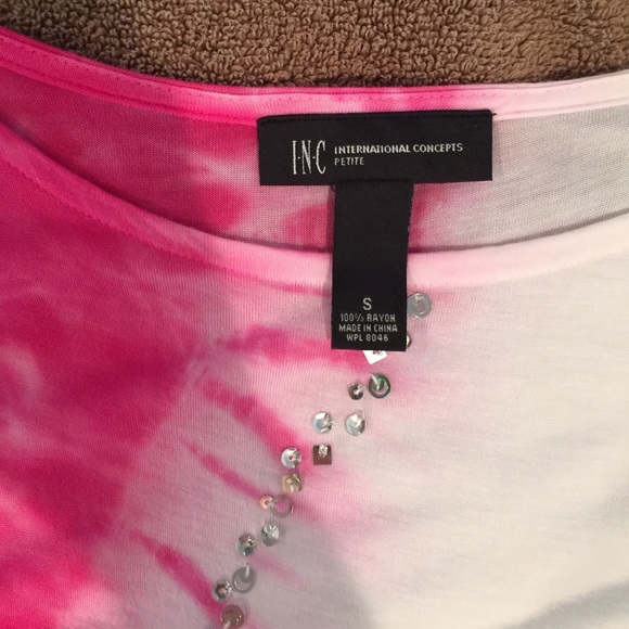 Blouse - Picture 2 of 3