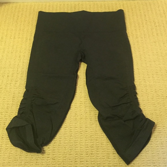 lululemon athletica Pants - Lulu lemon grey crop leggings