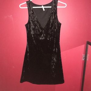 LF velvet dress with low V
