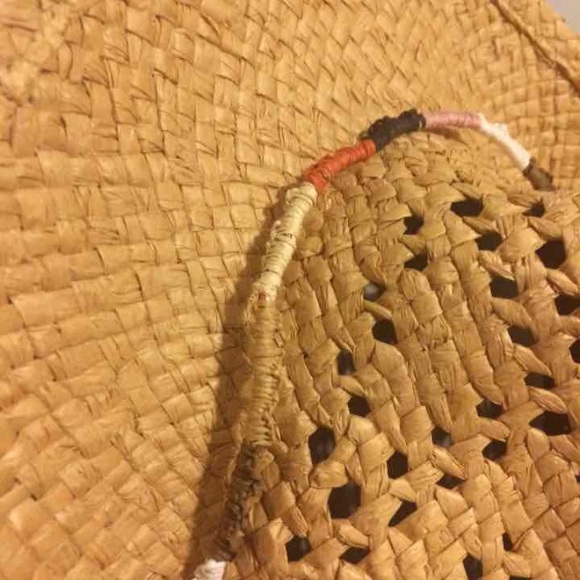NEW beach hat with colorful yarn braid - Picture 2 of 3
