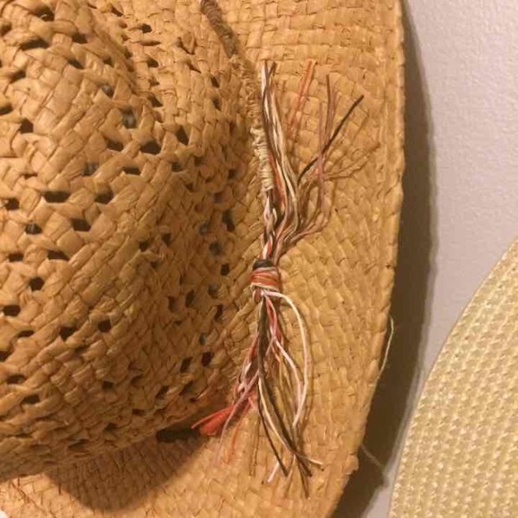 NEW beach hat with colorful yarn braid - Picture 3 of 3