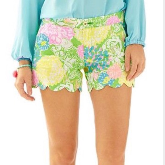 Lilly Pulitzer Buttercup scallop trimmed shorts