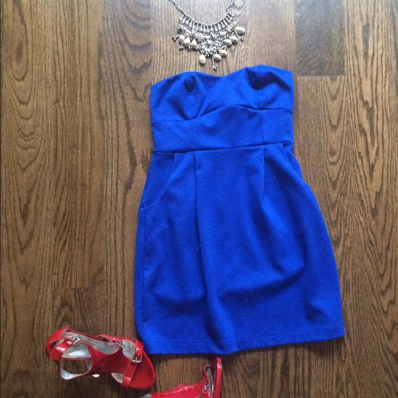 Sz small dress - Picture 2 of 2