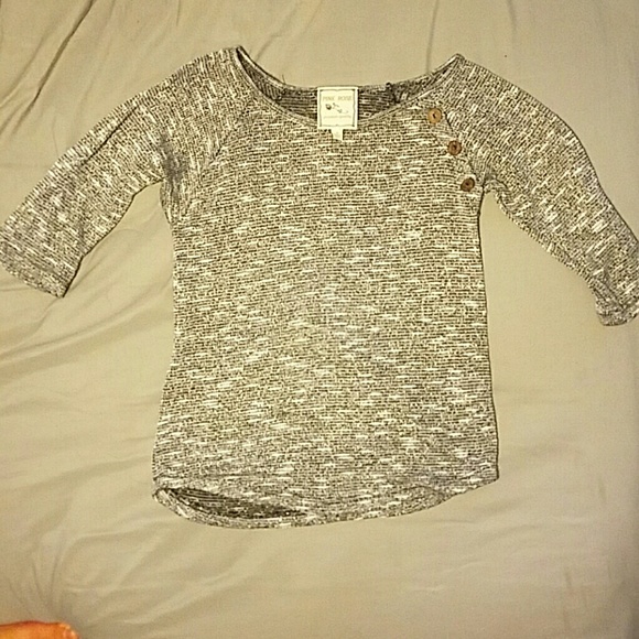 1/4 knitted top with buttons