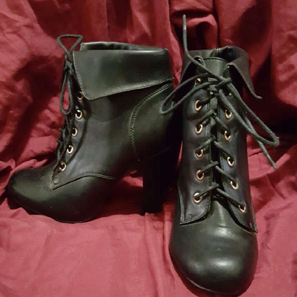 Doll House Tie Up Booties