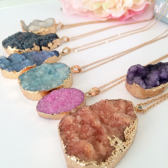 Jewelry - 🔴SALE🔴Natural Healing Stone Statement Necklace