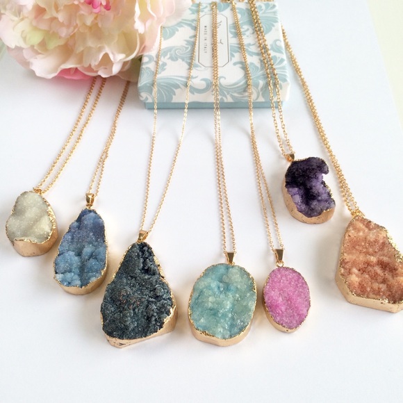 🔴SALE🔴Natural Healing Stone Statement Necklace - Picture 2 of 2