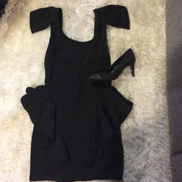 Little black dress with ruffle detail! - Picture 1 of 2