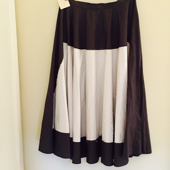 Aqe skirt - Picture 1 of 2