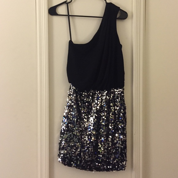 🎀 SOLD 🎀 Black and sequin dress