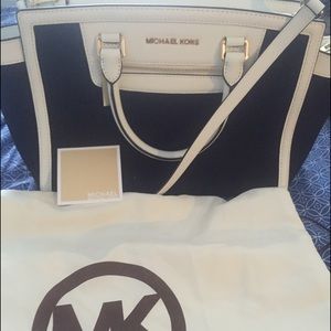 Black and White Michael Kors bag