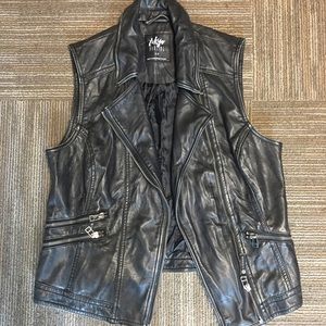 💀Black faux leather vest💀