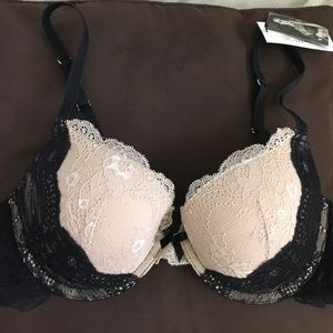 Black/creme padded lace bra