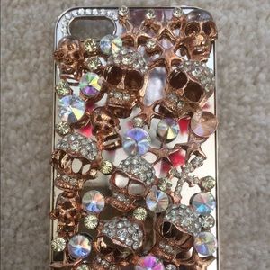 iPhone 5 case skull details