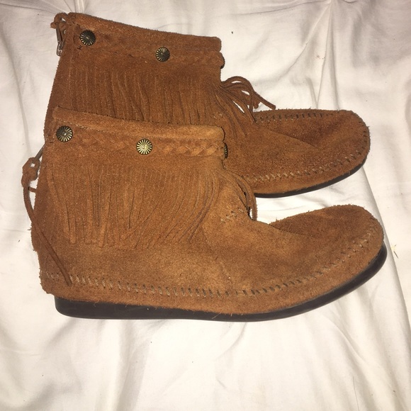 Minnetonka braided fringe boots
