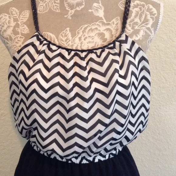 Black and white chevron high-low summer dress! - Picture 2 of 4