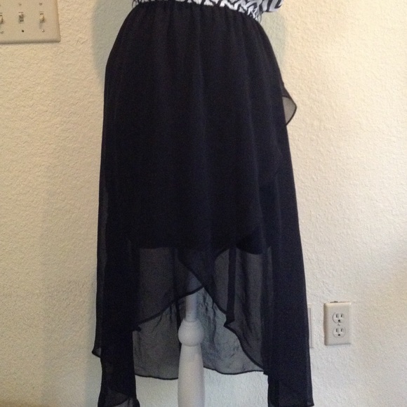 Black and white chevron high-low summer dress! - Picture 3 of 4