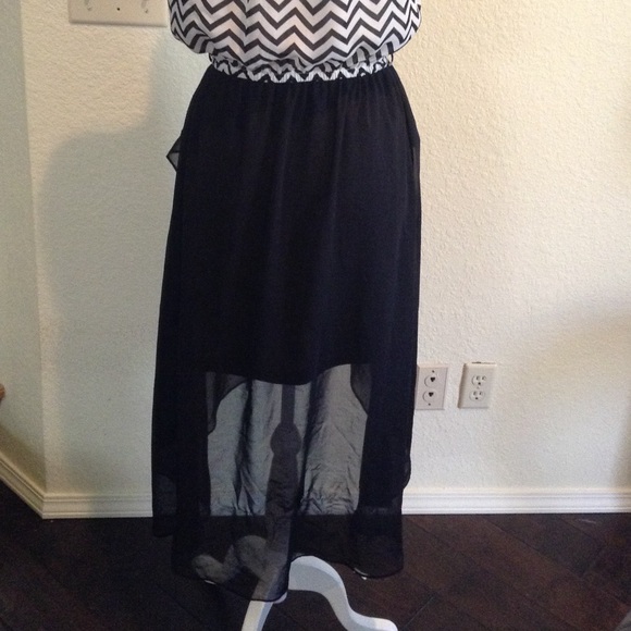 Black and white chevron high-low summer dress! - Picture 4 of 4