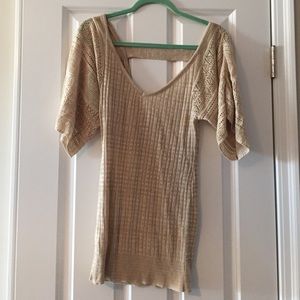 daytrip sweater v neck with scoped back