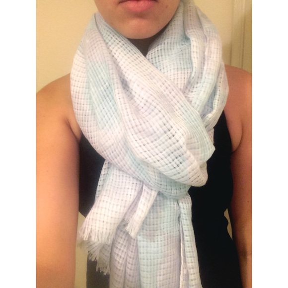 Soft waffle knit scarf from dynamite NWT