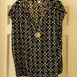 Old Navy Tops - OLD NAVY Super Cute V-neck Blouse Old Navy Tops - OLD NAVY Super Cute V-neck Blouse