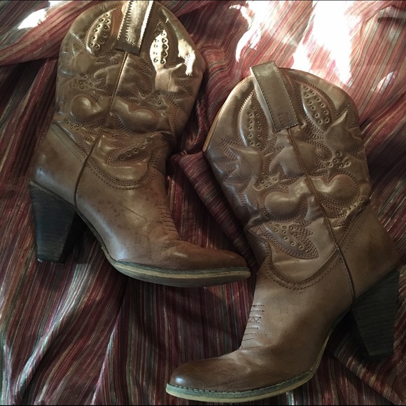 brown faux leather cowboy boots size 10