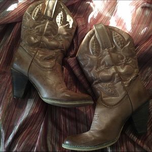 brown faux leather cowboy boots size 10