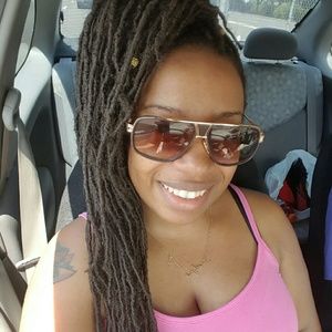 MEET YOUR POSHER !!!!!