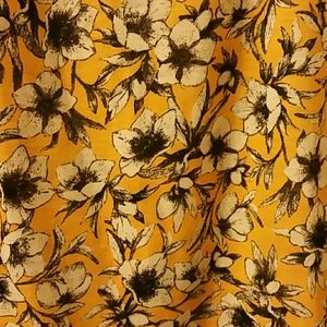 H&M Tops - H&M Gorgeous Fun Flowered Blouse H&M Tops - H&M Gorgeous Fun Flowered Blouse
