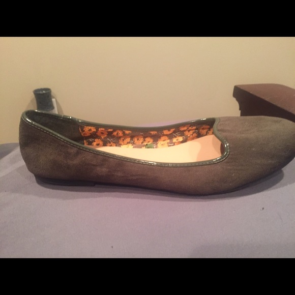 Military green flats