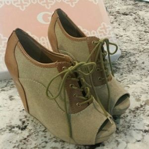 Gianni Bini New peep toe platform 7.5m