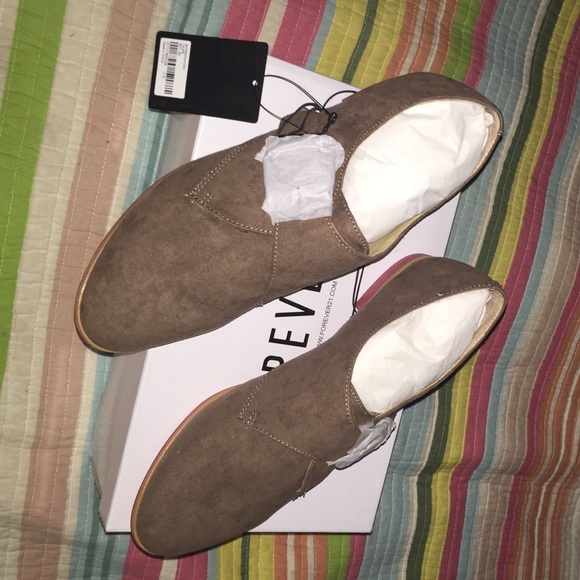 Taupe Oxford shoes.